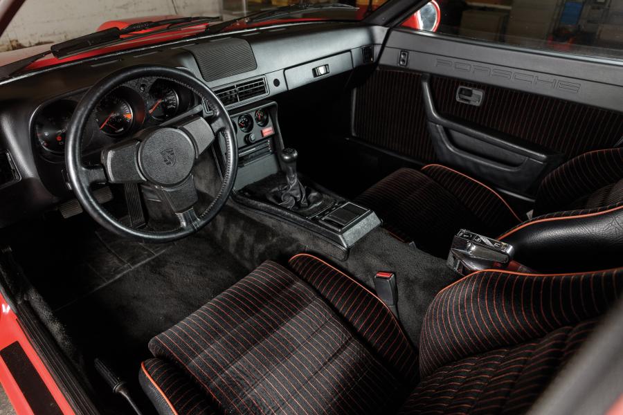 Интерьер Porsche 924 Carrera GTS (937) 1982 года  (фото 10 из 30)